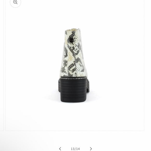 NWT ZOE Platform Snakeskin Bootie - Size 9 - Picture 5 of 5